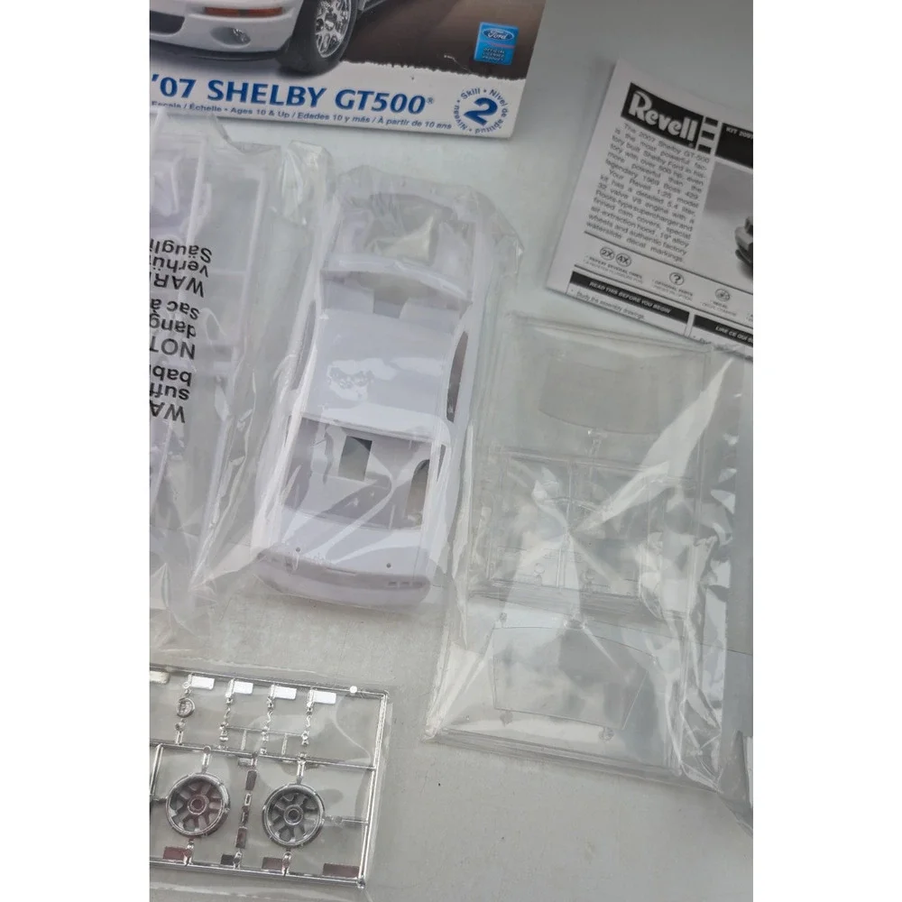 Revell 85-2097 '07 Shelby GT500 1:25 Streetburner Model Kit Open Box
